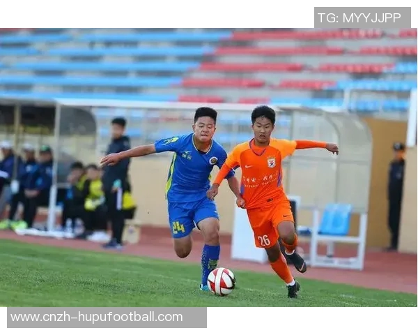 李昂足球之路：从青涩少年到职业赛场的拼搏与荣耀